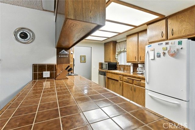 2924 Raccoon Drive, Mountain Mesa, CA 93240