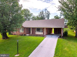 1005 HORSESHOE DR, Front Royal, VA 22630