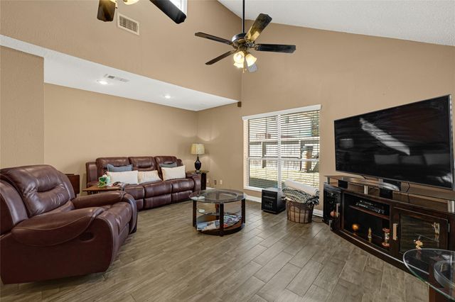 1106 Saint John Drive, Pearland, TX 77584