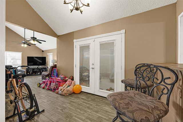 1106 Saint John Drive, Pearland, TX 77584