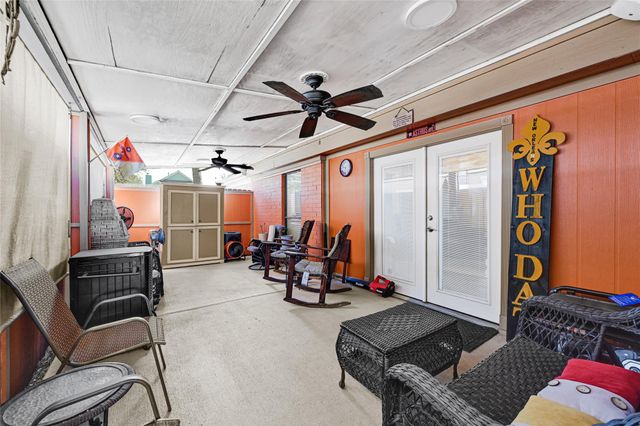 1106 Saint John Drive, Pearland, TX 77584