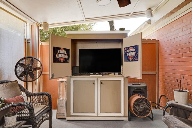 1106 Saint John Drive, Pearland, TX 77584