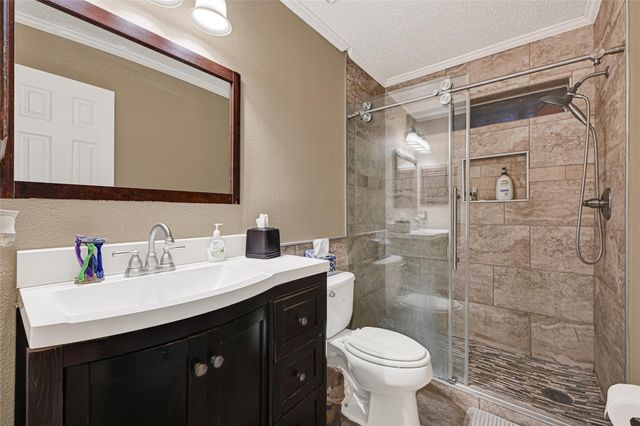 1106 Saint John Drive, Pearland, TX 77584