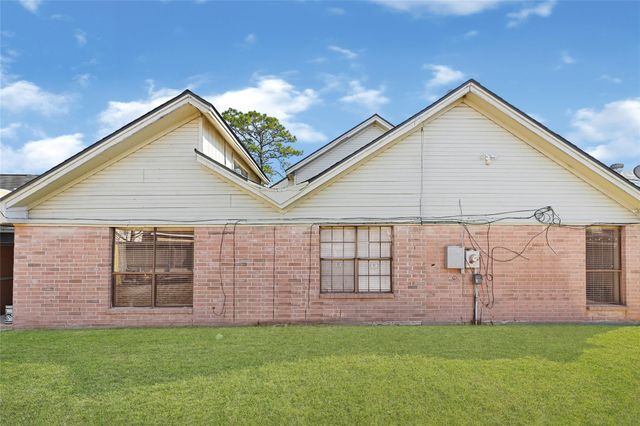 1106 Saint John Drive, Pearland, TX 77584