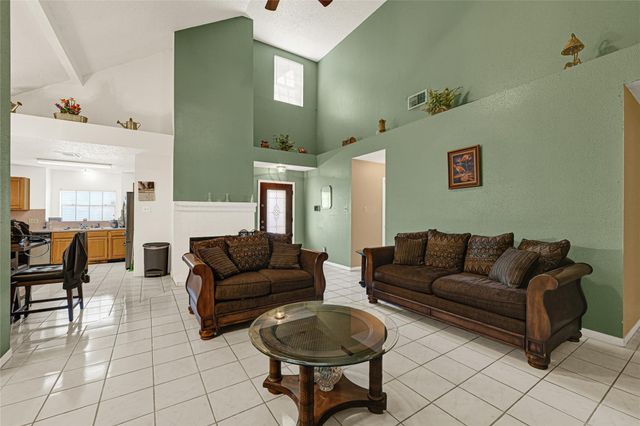 1106 Saint John Drive, Pearland, TX 77584