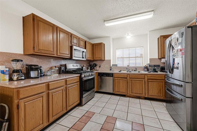 1106 Saint John Drive, Pearland, TX 77584