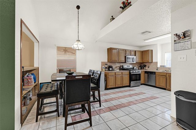 1106 Saint John Drive, Pearland, TX 77584