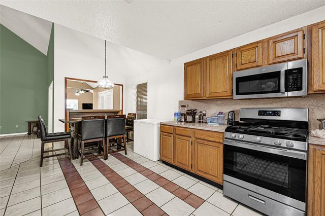 1106 Saint John Drive, Pearland, TX 77584