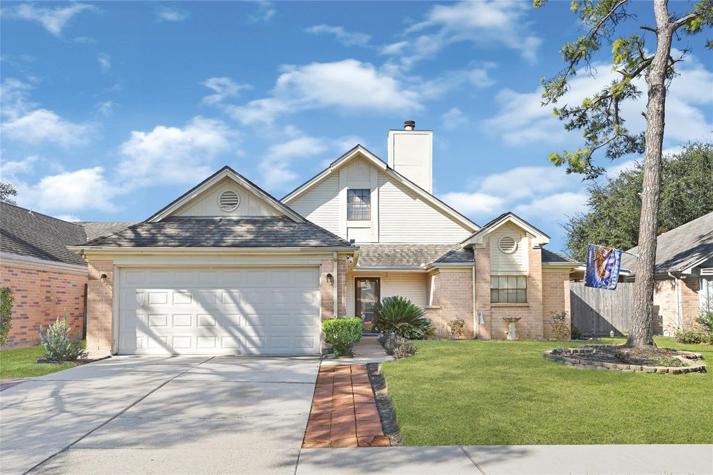 1106 Saint John Drive, Pearland, TX 77584