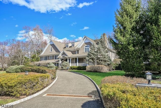 36 Clearwater Dr, Hohokus Boro, NJ 07423