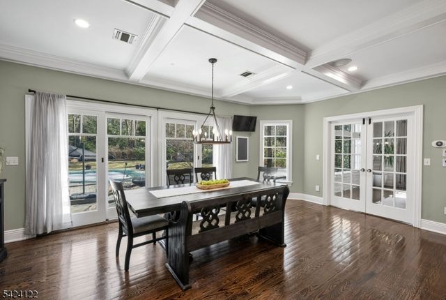 36 Clearwater Dr, Hohokus Boro, NJ 07423