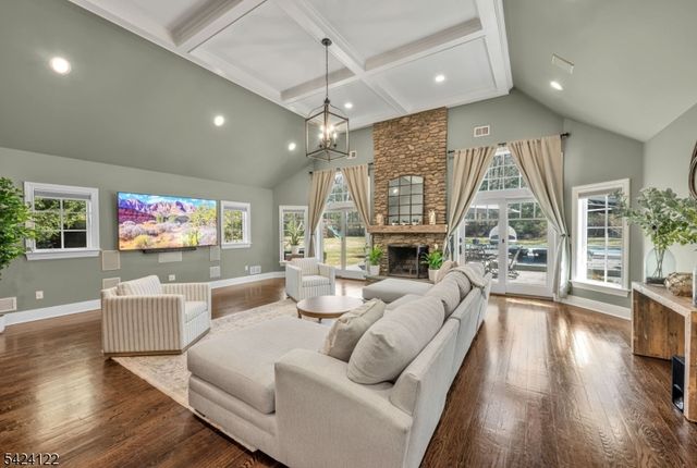 36 Clearwater Dr, Hohokus Boro, NJ 07423