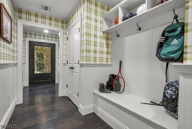 36 Clearwater Dr, Hohokus Boro, NJ 07423