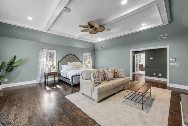 36 Clearwater Dr, Hohokus Boro, NJ 07423