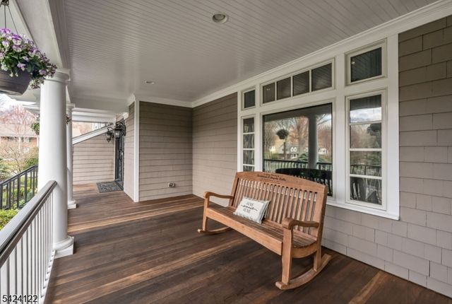 36 Clearwater Dr, Hohokus Boro, NJ 07423