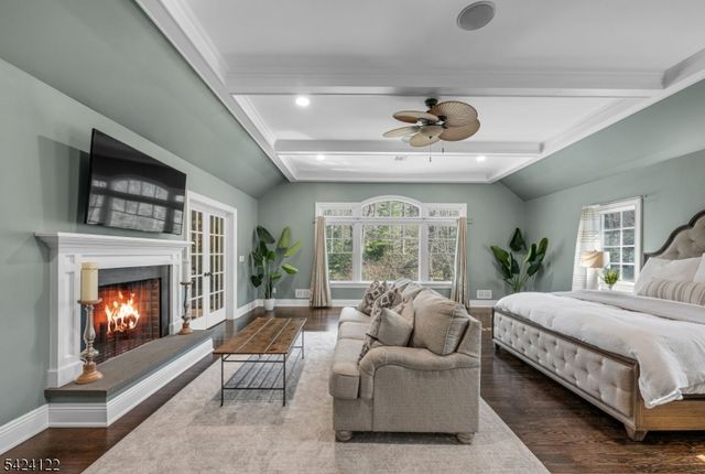 36 Clearwater Dr, Hohokus Boro, NJ 07423