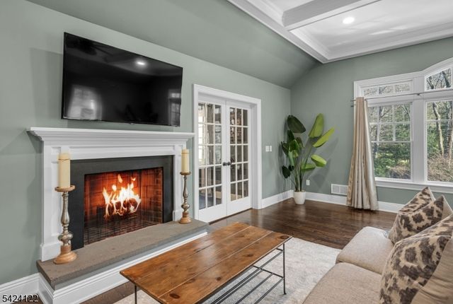 36 Clearwater Dr, Hohokus Boro, NJ 07423