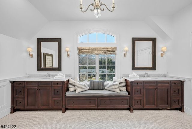 36 Clearwater Dr, Hohokus Boro, NJ 07423