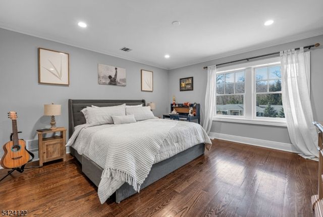 36 Clearwater Dr, Hohokus Boro, NJ 07423