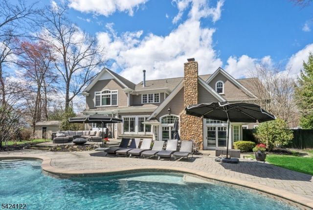 36 Clearwater Dr, Hohokus Boro, NJ 07423