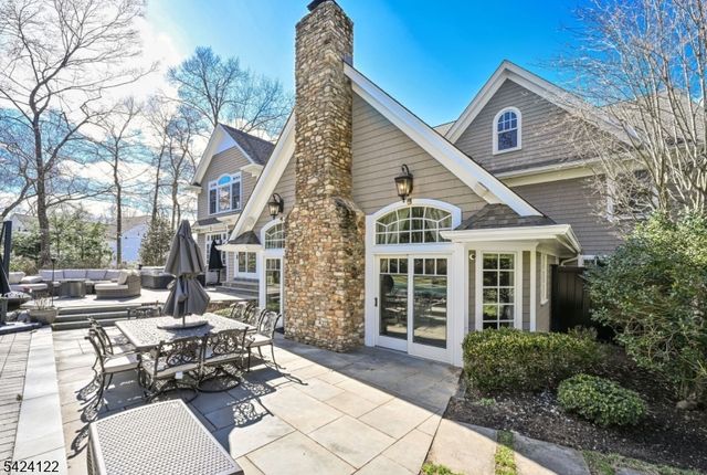36 Clearwater Dr, Hohokus Boro, NJ 07423