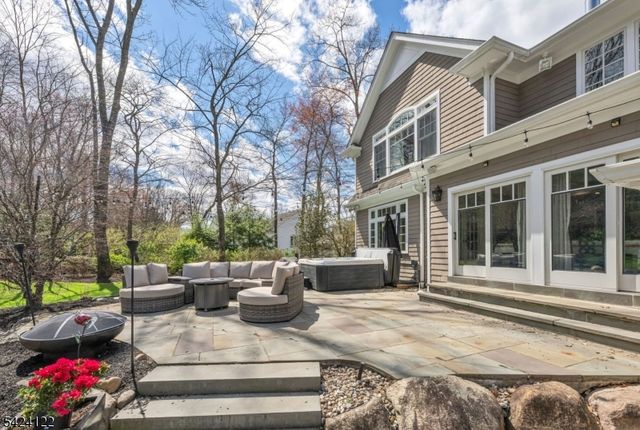 36 Clearwater Dr, Hohokus Boro, NJ 07423