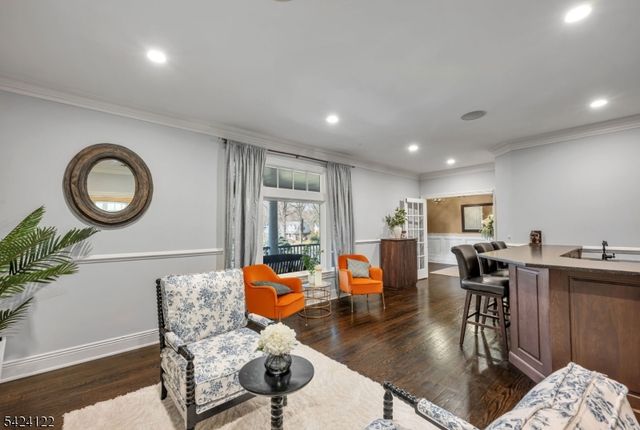 36 Clearwater Dr, Hohokus Boro, NJ 07423