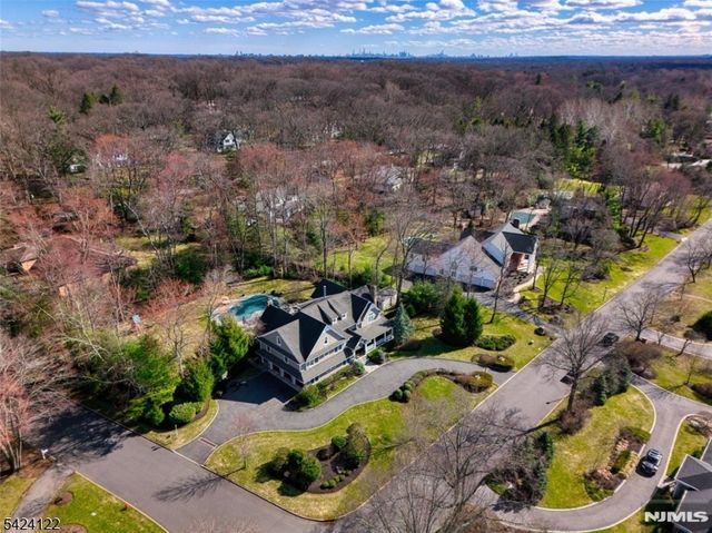 36 Clearwater Dr, Hohokus Boro, NJ 07423