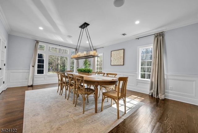 36 Clearwater Dr, Hohokus Boro, NJ 07423
