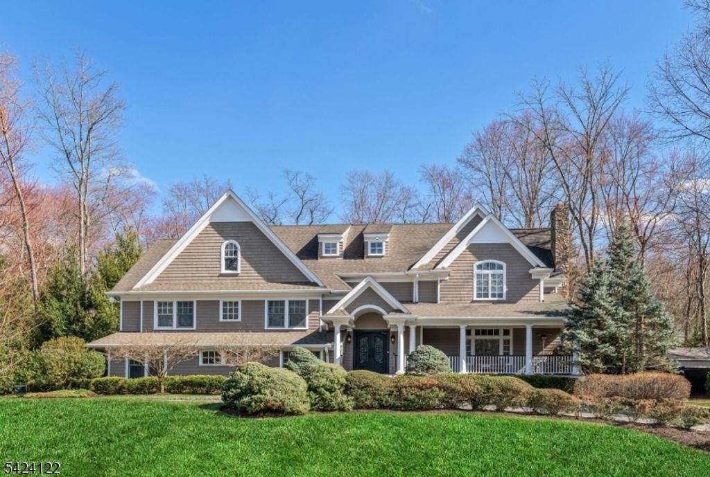 36 Clearwater Dr, Hohokus Boro, NJ 07423