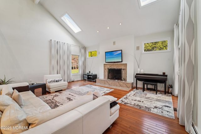 17 Riverside Lane, Holmdel, NJ 07733