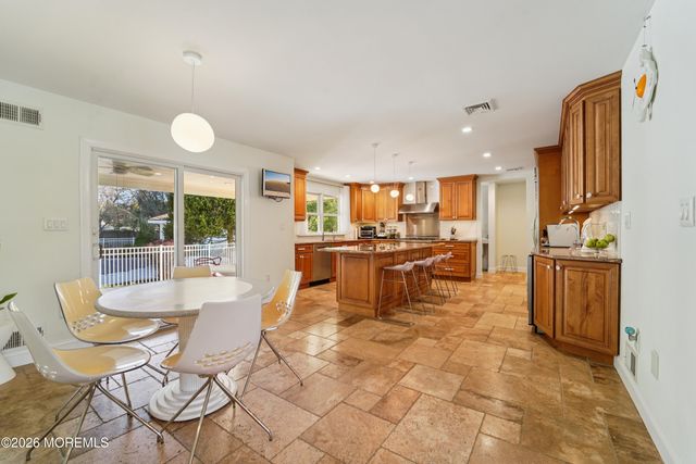 17 Riverside Lane, Holmdel, NJ 07733