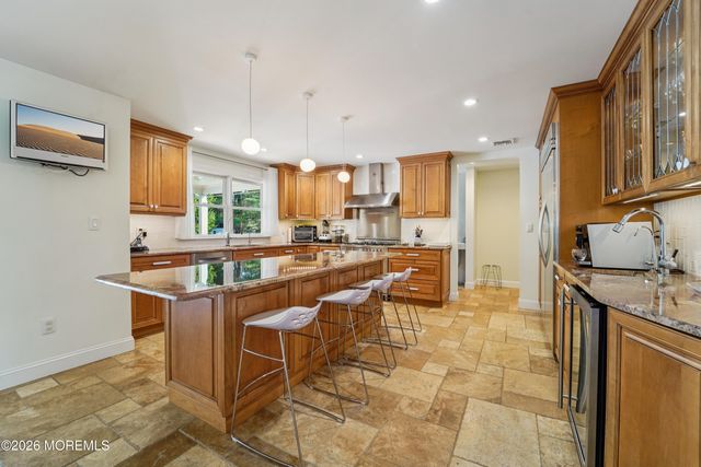 17 Riverside Lane, Holmdel, NJ 07733