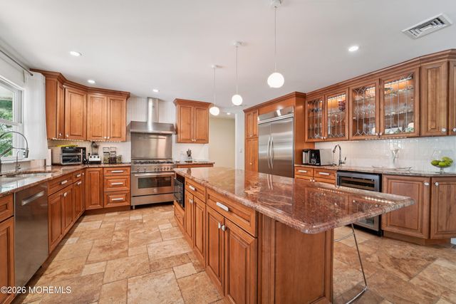 17 Riverside Lane, Holmdel, NJ 07733