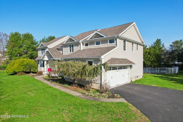 17 Riverside Lane, Holmdel, NJ 07733