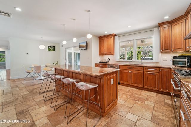 17 Riverside Lane, Holmdel, NJ 07733