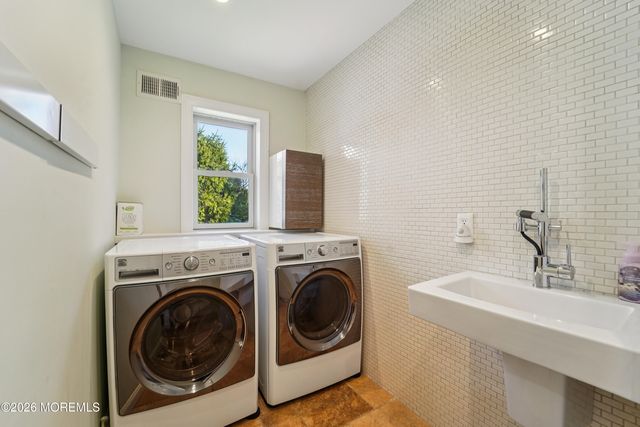 17 Riverside Lane, Holmdel, NJ 07733