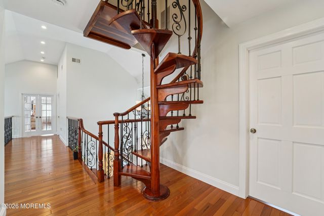 17 Riverside Lane, Holmdel, NJ 07733