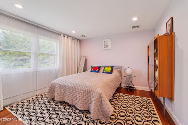 17 Riverside Lane, Holmdel, NJ 07733