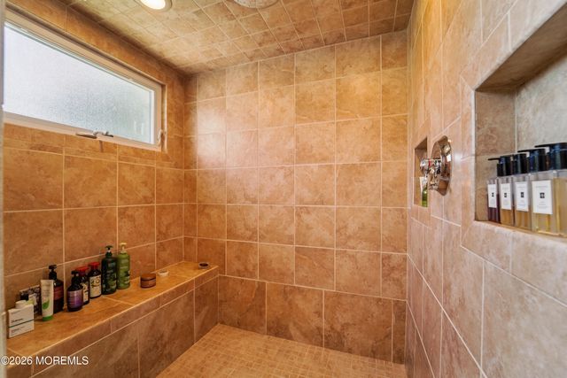 17 Riverside Lane, Holmdel, NJ 07733