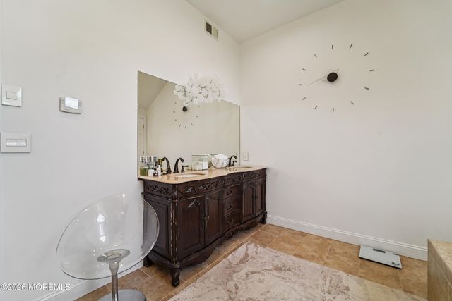 17 Riverside Lane, Holmdel, NJ 07733