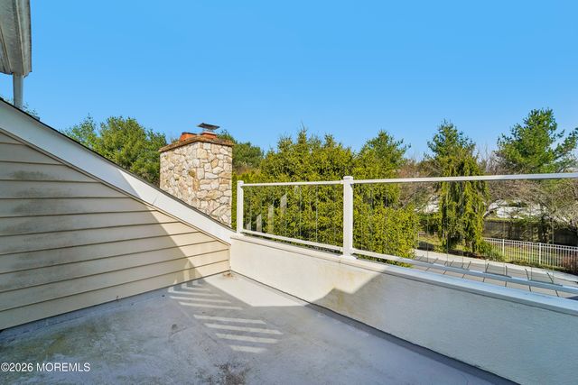 17 Riverside Lane, Holmdel, NJ 07733