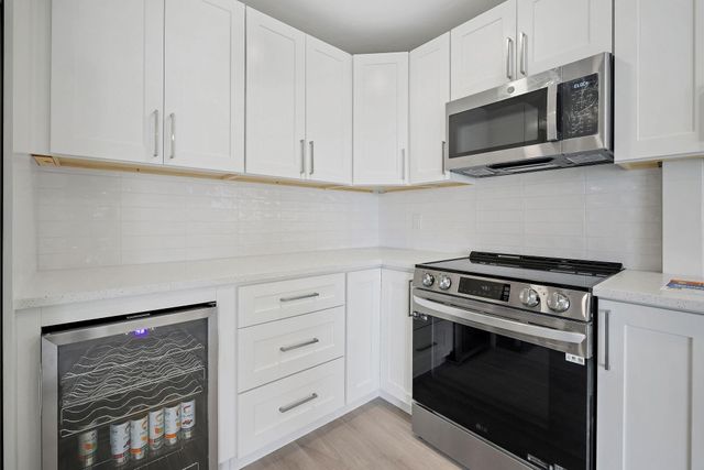 699 NE 40th St, Oakland Park, FL 33334