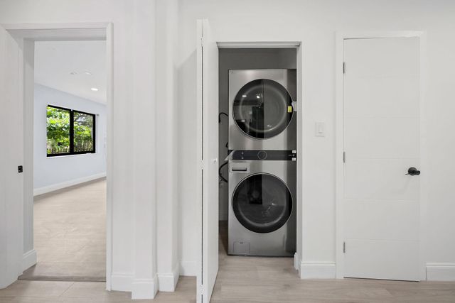 699 NE 40th St, Oakland Park, FL 33334