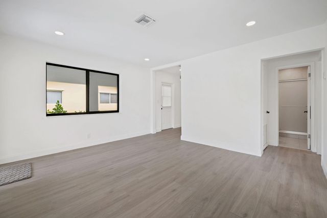 699 NE 40th St, Oakland Park, FL 33334