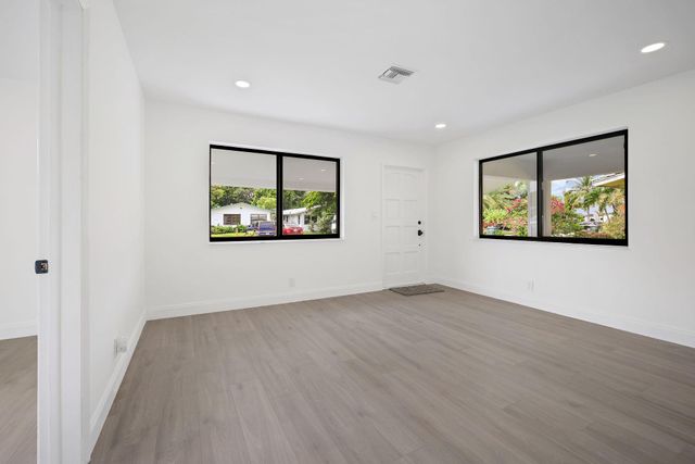 699 NE 40th St, Oakland Park, FL 33334