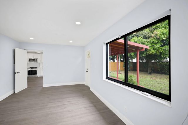 699 NE 40th St, Oakland Park, FL 33334