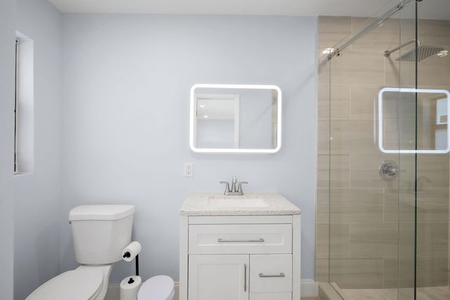 699 NE 40th St, Oakland Park, FL 33334