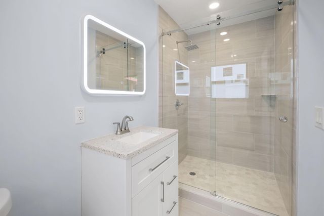 699 NE 40th St, Oakland Park, FL 33334