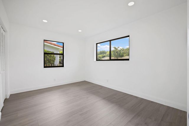 699 NE 40th St, Oakland Park, FL 33334